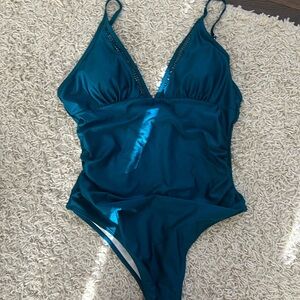 Beautiful, teal bathing suit! ☀️👙